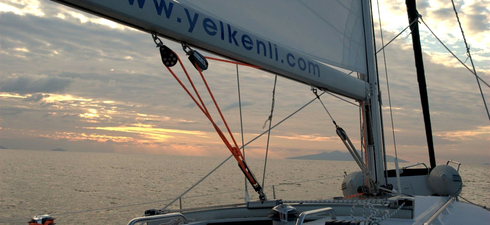 Yeşilova Körfezi Yelken Keyfi. Yelkenli Yatçılık ile Yeşilova körfezinde yelken seyri. Yeşilova Körfezi Yelken Keyfi. Yelkenli Yatçılık ile Yeşilova körfezinde yelken seyri.